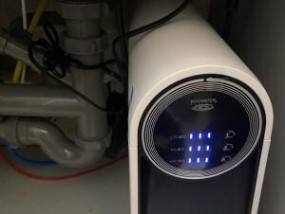 净水器全亮红灯的处理方法（解决净水器全亮红灯的有效方法）