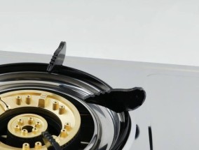 燃气灶灶口下喷火原因及解决方法（探究燃气灶灶口下喷火的原因）
