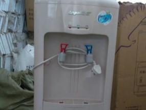 饮水机出水口不出水怎么办（饮水机出水口堵塞的原因及处理方法）