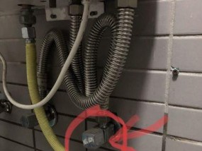 热水器排气管漏水的处理方法（解决家用热水器排气管漏水的有效措施）