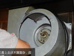油烟机翻盖清洗（简单操作解决油烟困扰）
