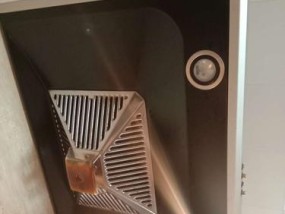 如何清洗抽油烟机排风孔（简单有效的清洁方法）