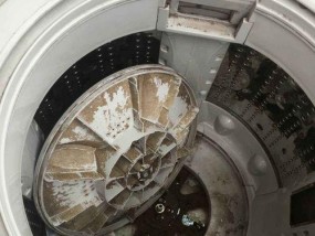 洗衣机着火了沾水如何处理（有效处理洗衣机着火沾水的方法）