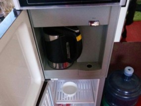 饮水机底部漏水的原因及解决方法（了解饮水机底部漏水的情况）