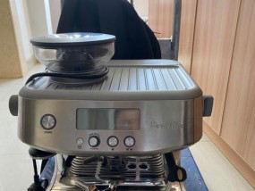 咖啡机背面漏水问题的维修方法（掌握维修技巧）
