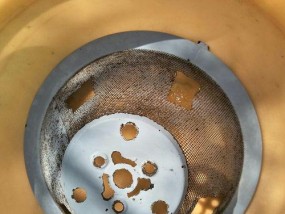 清洗油烟机时牡蛎油污如何去除？