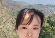 相机自拍时如何正确持握镜头？