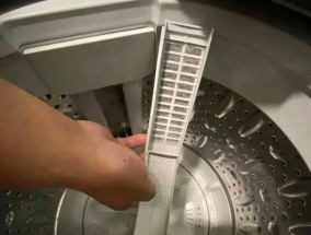 洗衣机水管出现小孔怎么处理？维修还是更换？
