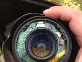 佳能相机显示器撕裂的维修与解决方法（解决佳能相机显示器撕裂问题的步骤与技巧）