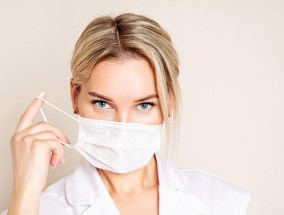 口罩眼镜女孩视频怎么找？