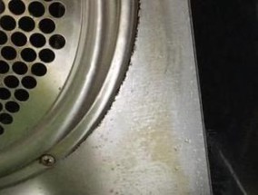 如何清洗油烟机滤网的油渍（简单实用的清洗方法）