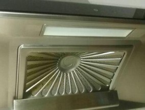 解决无法拆卸油烟机的清洗难题（高效清洗油烟机的小窍门）