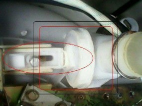 洗衣机报警自动放水的原因与解决方法（洗衣机报警自动放水）