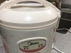 美的电饭煲饭煮超了怎么办（如何处理过熟的米饭以及避免煮饭超时）