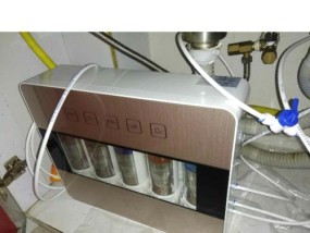 净水器加的水为什么会变黑（探究净水器加水变黑的原因及解决方法）