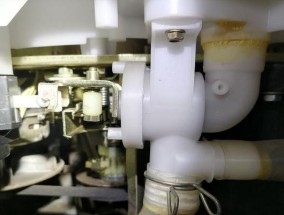 洗衣机排水后漏水的原因及解决方法（如何避免洗衣机在排水后漏水问题）