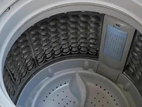 如何正确清洗手动洗衣机（简单易行的清洗方法）