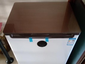 美的冰柜除霜方法大揭秘（告别冰柜霜冷困扰）