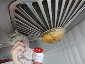 如何清洗油烟机中的机油（简单方法让你的油烟机焕然一新）