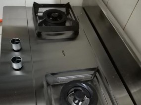 燃气灶面板的材料选择与比较（了解不同材料的优缺点）