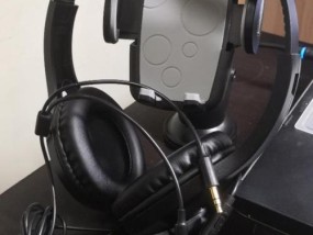 电脑连着耳机不出声音怎么回事？如何排查问题？