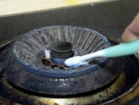 燃气灶打火困难怎么解决？修理步骤和注意事项是什么？
