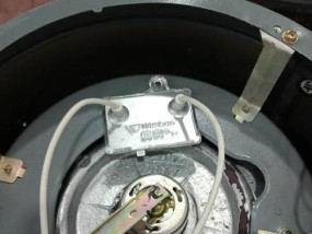 电饭煲灯光修理大揭秘（让你的电饭煲焕发新光彩）