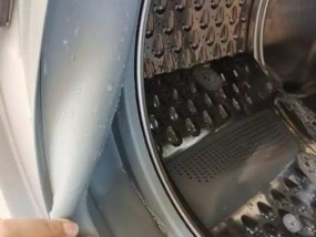 滚筒洗衣机发臭怎么清洗（有效清洁方法让洗衣机焕然一新）