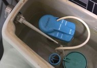 马桶水箱冲水按钮坏了一直流水的修理方法（快速解决马桶水箱流水问题）