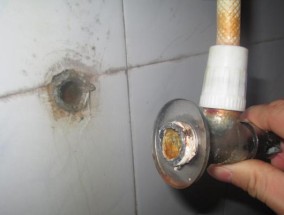 旧热水器水管生锈的处理方法（解决旧热水器水管生锈问题的实用技巧）