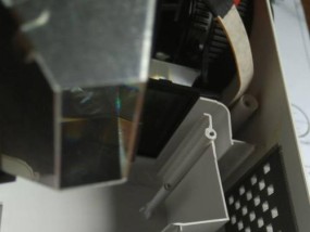 投影仪噪音大时如何清理以降低噪音？