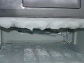 冰柜中的冰水怎么处理（保持清洁和有效利用）