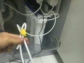 冰柜管子漏水如何修复（解决冰柜管子漏水问题的实用方法）