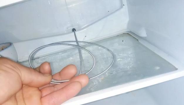 冰柜漏水问题的修复方法（教你如何解决冰柜内漏水的麻烦）  第3张