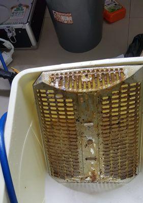 在家如何清洗油烟机（简单易行的方法让你轻松处理油烟机）  第1张