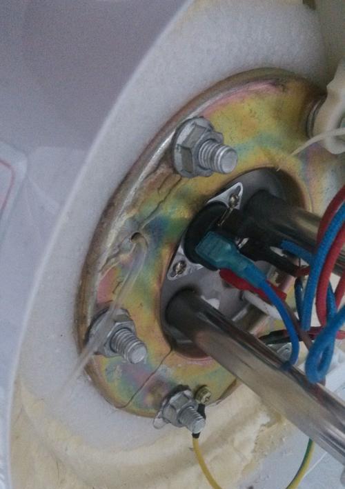 热水器内胆不热的原因及解决方法（了解热水器内胆不热的问题）  第1张