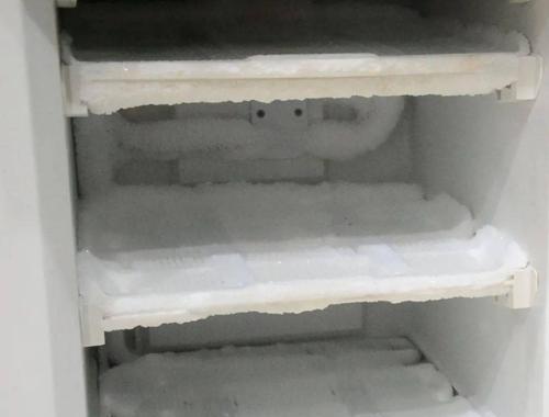 如何清洗不结冰的冰箱（解决冰箱不结冰问题的有效方法）  第2张