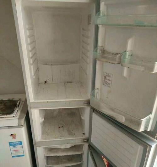 冰箱故障维修指南（如何清洗冰箱内部及外部）  第2张