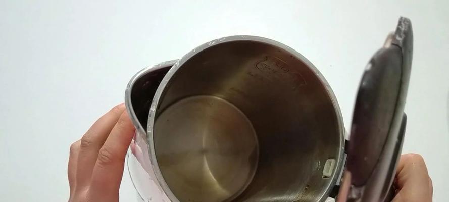 电热水器如何正确清理水垢（水垢清理频率与清理方法的选择）  第3张