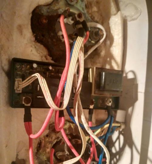 热水器自动开关坏了怎么办（解决热水器自动开关故障的实用方法）  第1张