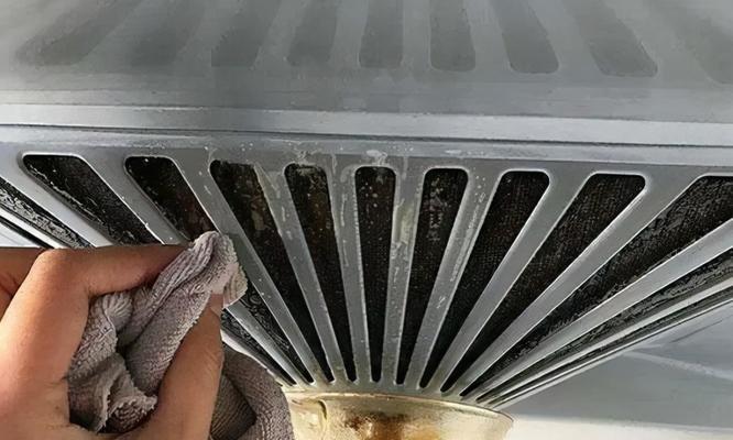 解决油烟机清洗后有油味的问题（有效清除油烟机油味的方法）  第3张