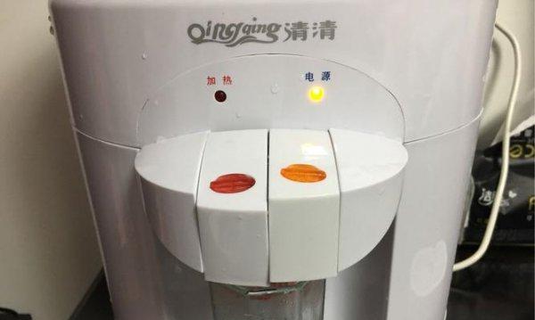 如何修复烧糊的饮水机（解决饮水机烧糊问题的简易方法）  第1张