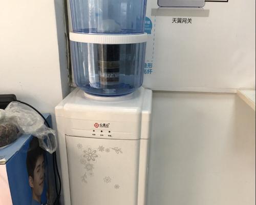 如何消除饮水机的异味（使用简单有效的方法去除饮水机中的难闻气味）  第3张