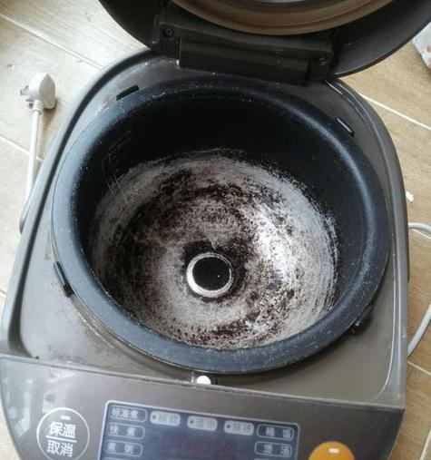 电饭煲灯无法转换的解决方法（故障排除指南）  第2张