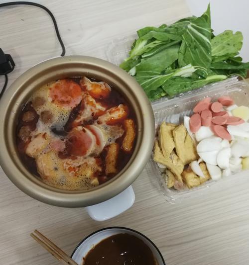 电饭煲冒烟怎么处理（解决电饭煲冒烟问题的方法及注意事项）  第1张