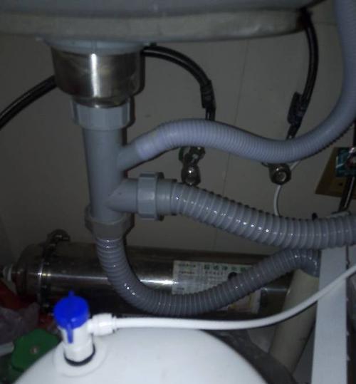 解决净水器白色软管漏水问题的有效方法（快速定位漏水原因）  第2张
