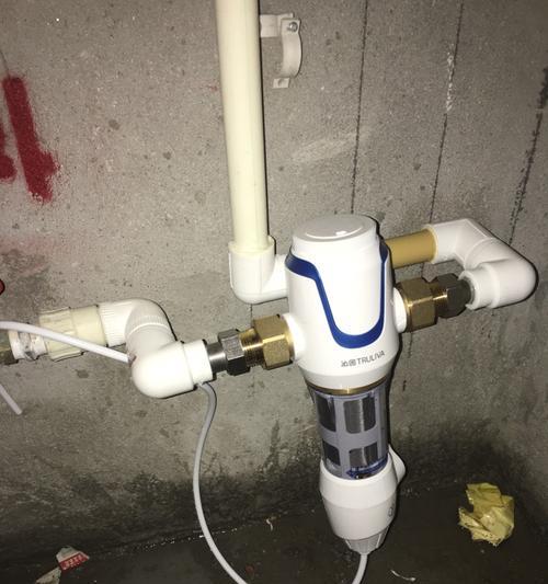 解决净水器白色软管漏水问题的有效方法（快速定位漏水原因）  第1张