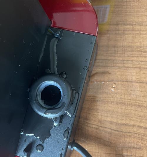 咖啡机背面漏水问题的维修方法（掌握维修技巧）  第2张