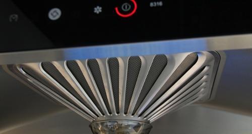 如何正确清洗扇形油烟机（让您的厨房始终清新无油烟）  第3张