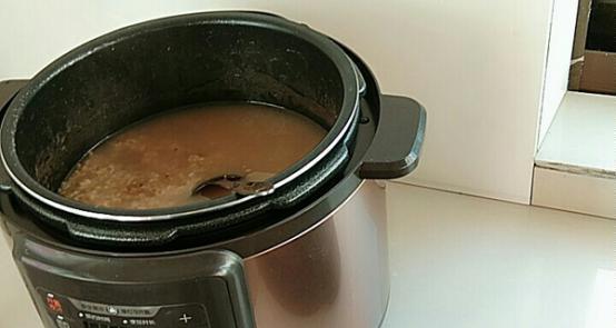 电饭煲不通电的原因及解决方法（电源故障和电线接触不良是常见问题）  第2张